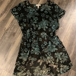 Jessica Simpson maternity Blouse